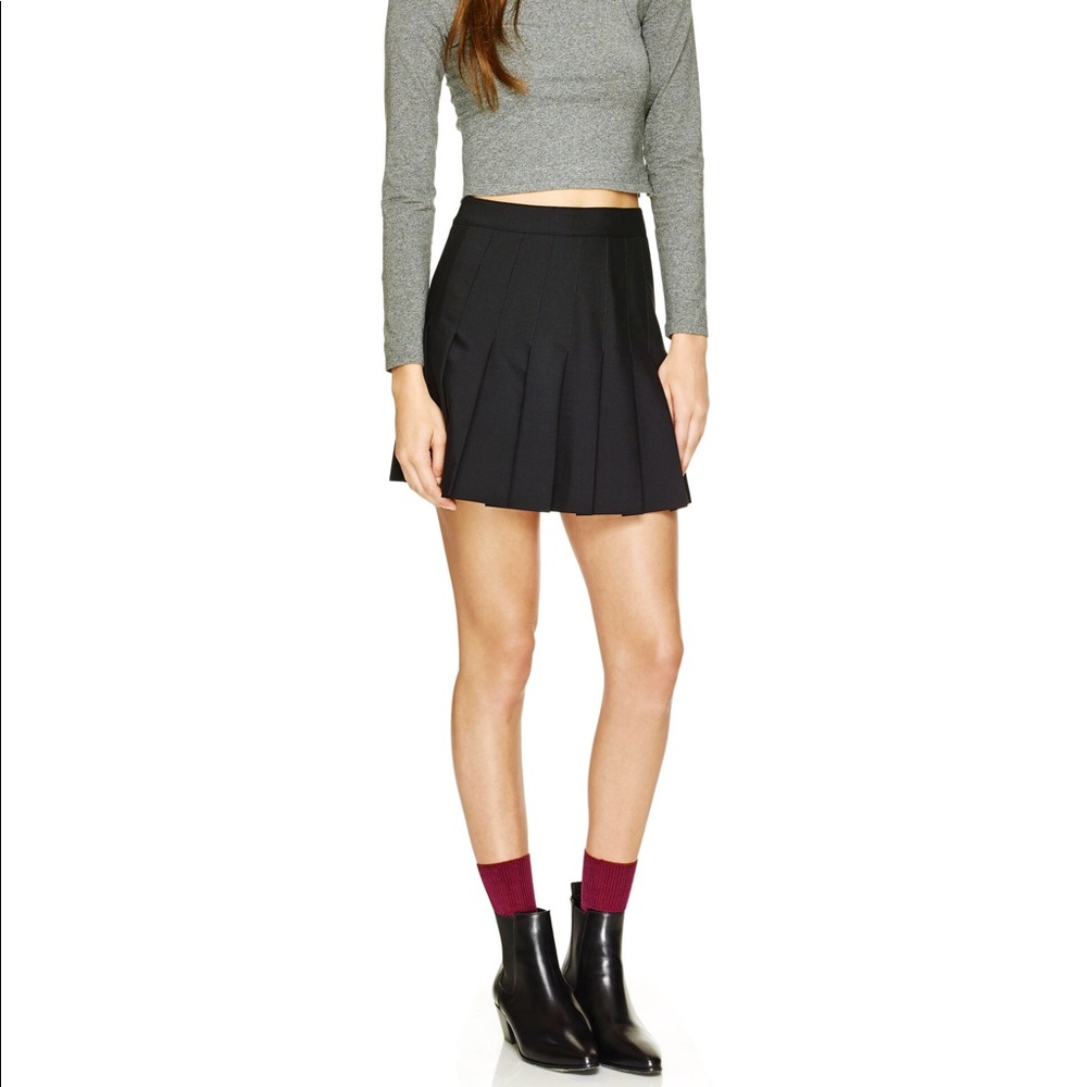 Aritzia Talula pleated skirt, black size 0